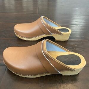 New without box Word of Clogs light brown heeled sandals women’s size 10